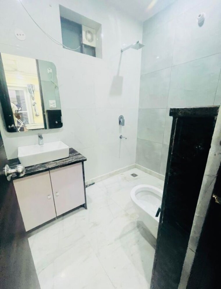 Attached Bathroom, sushant lok i 3 Bedroom 1822 Sq.Ft. Builder Floor In Sushant Lok I Gurgaon 9790943