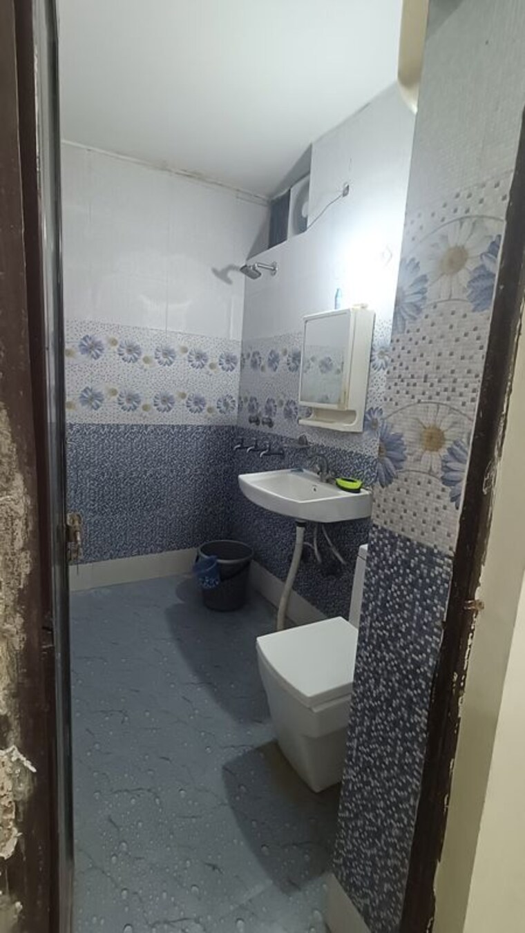 Bathroom, sector 13 dwarka 2 Bedroom 1200 Sq.Ft. Apartment In Sector 13 Dwarka Delhi 9791019