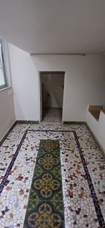 Room in 3 BHK Apartment at Bandra West – for Rent