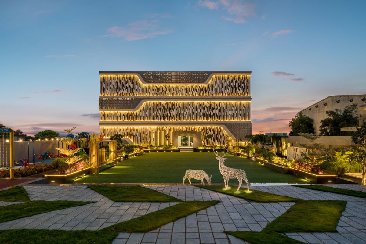 3 BHK + Extra Room Apartment For Sale in Majestique Towers