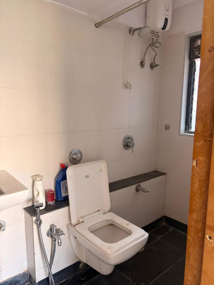 Bathroom, pushpanjali-apartment-prabhadevi 2 Bedroom 800 Sq.Ft. Apartment In Prabhadevi Mumbai 9791102