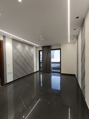 Kitchen in 2 BHK Builder Floor at Smart World Orchard, Sector 61 – for Sale