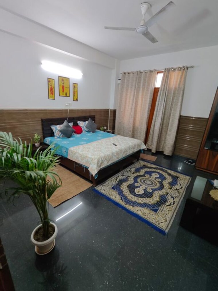 Room, sector 70 Pg For Boys & Girls In Sector 70 9791168