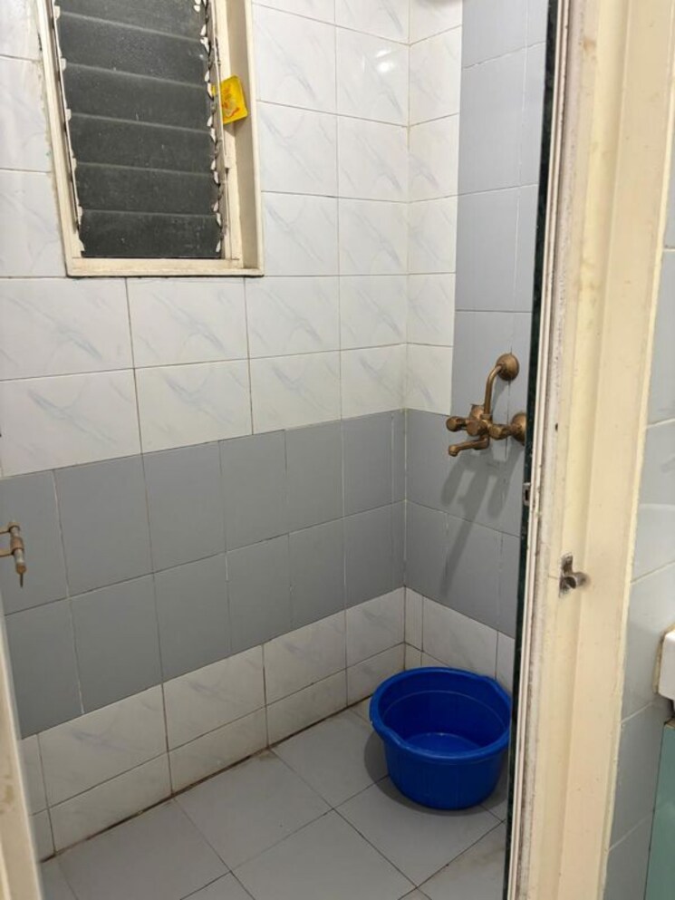 Bathroom, sector 14 dwarka 1 Bedroom 450 Sq.Ft. Apartment In Sector 14 Dwarka Delhi 9791177