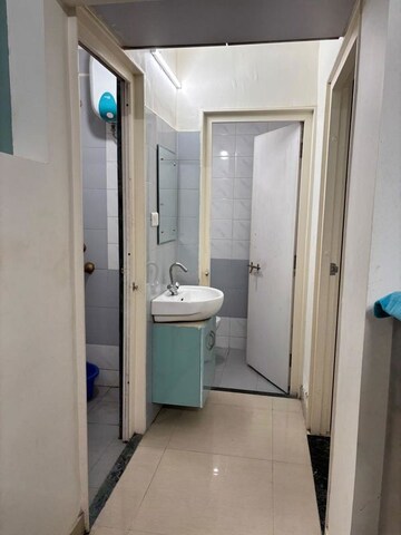 Bathroom in 1 BHK Apartment at Sector 14 Dwarka – for Rent