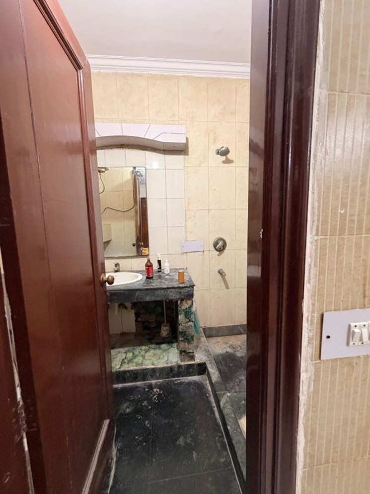 Bathroom, malviya nagar 2 Bedroom 800 Sq.Ft. Builder Floor In Malviya Nagar Delhi 9791180