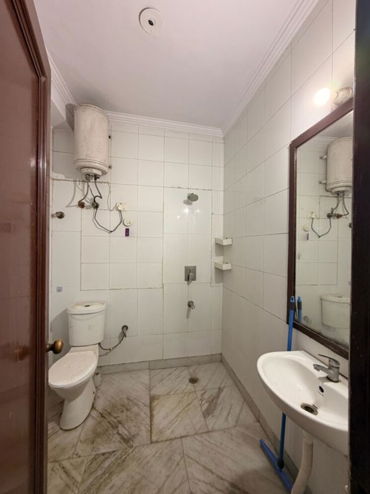Bathroom, malviya nagar 2 Bedroom 800 Sq.Ft. Builder Floor In Malviya Nagar Delhi 9791180