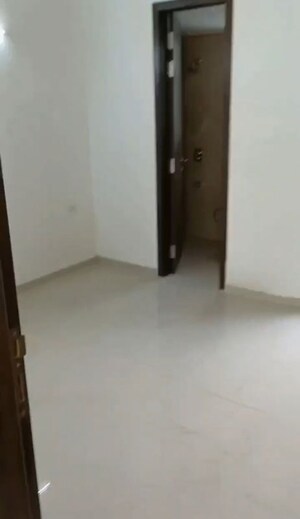 Room in 3 BHK Apartment at Smart World Orchard, Sector 61 – for Rent
