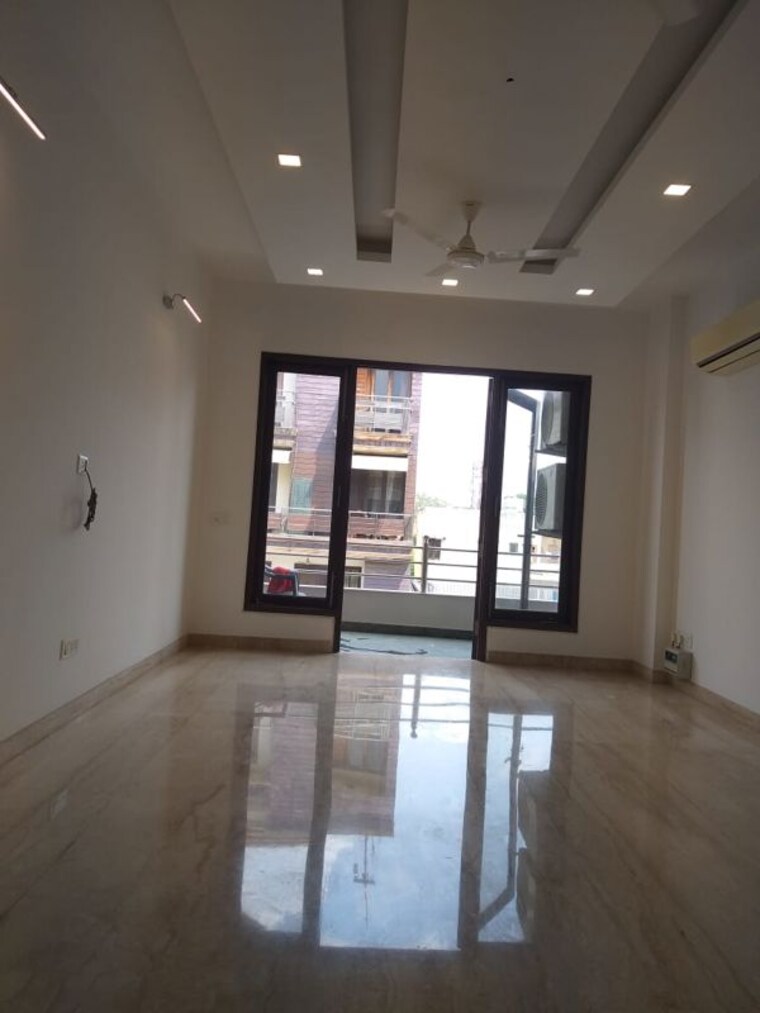 Room, maharani bagh 4 Bedroom 506 Sq.Yd. Independent House In Maharani Bagh Delhi 9791216