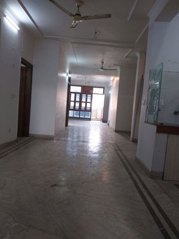 Room, maharani bagh 4 Bedroom 506 Sq.Yd. Independent House In Maharani Bagh Delhi 9791216