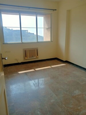 Room in 2 BHK Apartment at Hiranandani Avalon, Powai – for Rent