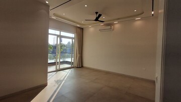 Room in 3 BHK Apartment at Sector 82 – for Sale