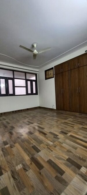 Room in 4 BHK Apartment at Sector 19 Dwarka – for Rent
