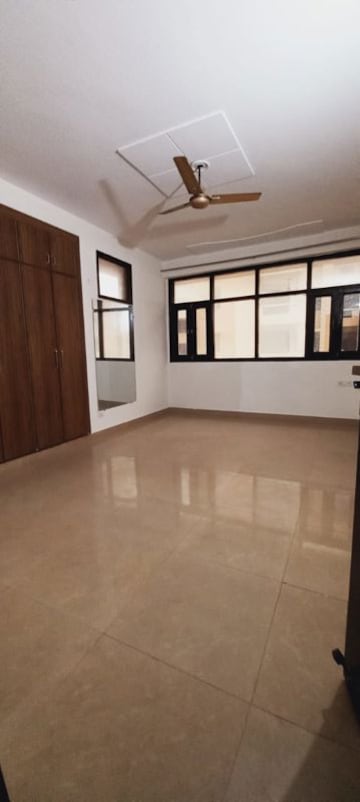Room in 4 BHK Apartment at Sector 19 Dwarka – for Rent