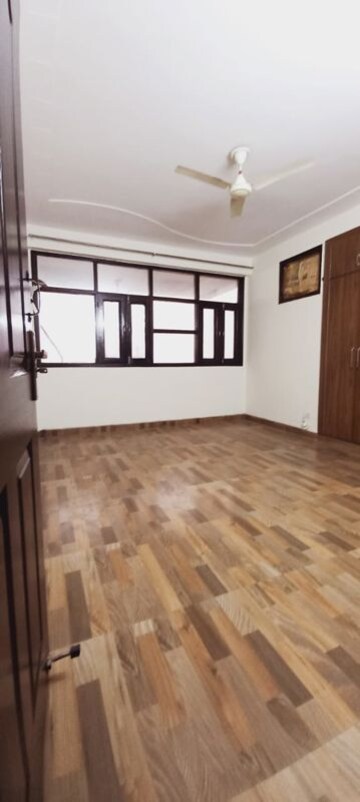 Room in 4 BHK Apartment at Sector 19 Dwarka – for Rent