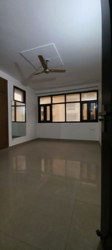 Room in 4 BHK Apartment at Sector 19 Dwarka – for Rent
