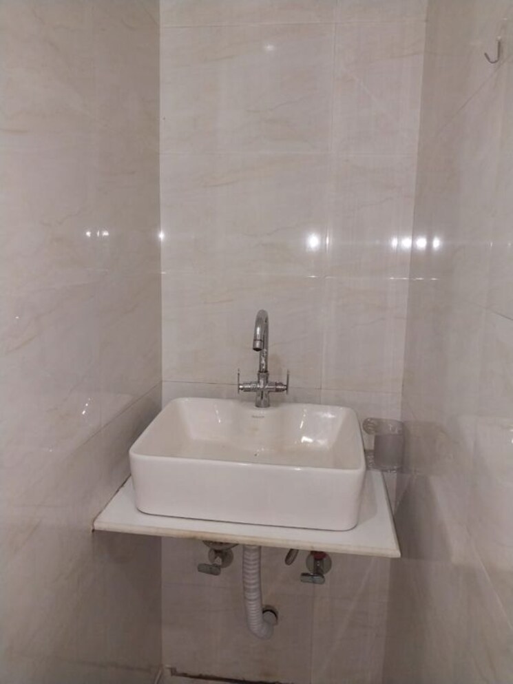 Bathroom, apex-anuradha-apartments 2 Bedroom 90 Sq.Yd. Apartment In Paschim Vihar Delhi 9791492