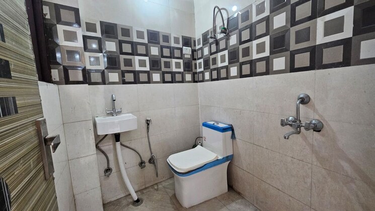 Team Area, saket 2 Bedroom 750 Sq.Ft. Builder Floor In Saket Delhi 9791663