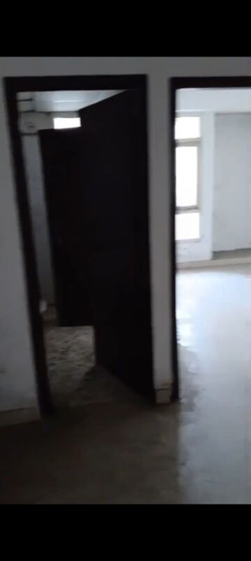 Building Lobby in 2 BHK Apartment at Dreamland Golf View City, Chipiyana Buzurg – for Sale