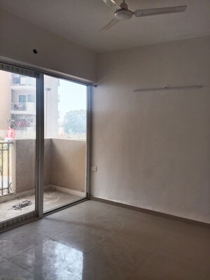 Room in 3 BHK Apartment at Sector 16c Greater Noida – for Rent