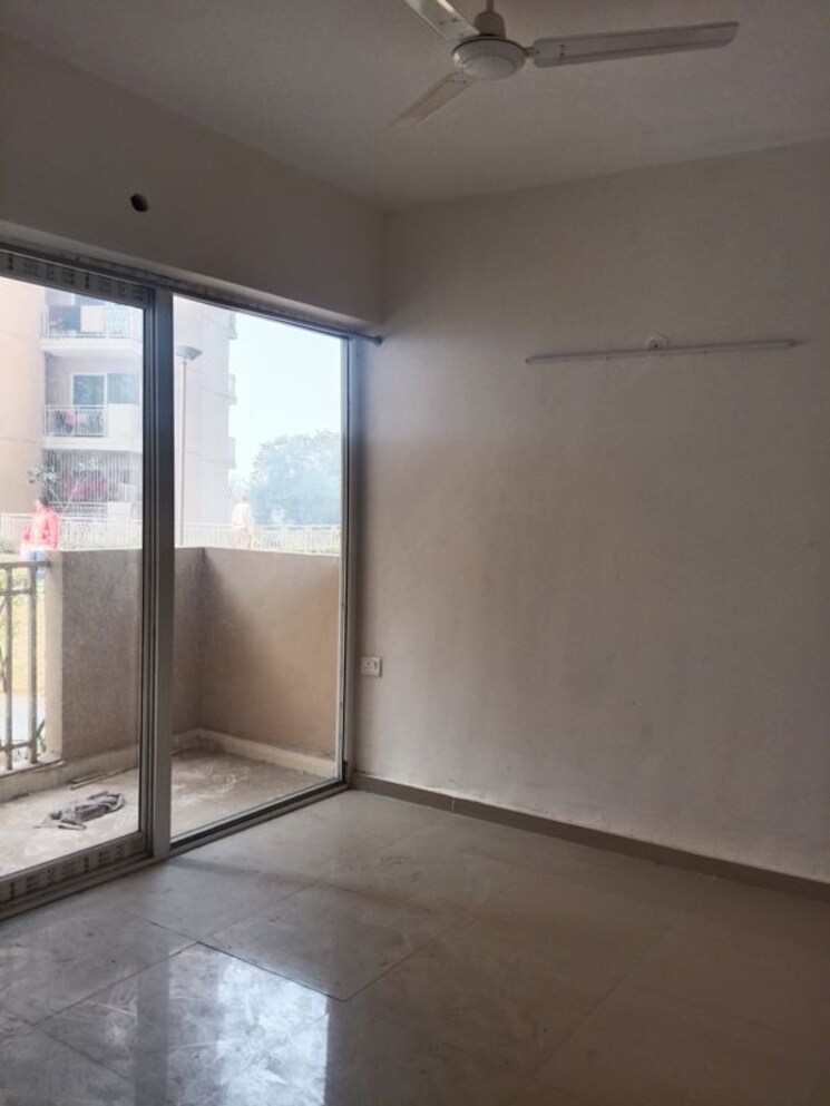 Room, sector 16c greater noida 3 Bedroom 1225 Sq.Ft. Apartment In Sector 16c Greater Noida Greater Noida 9791683