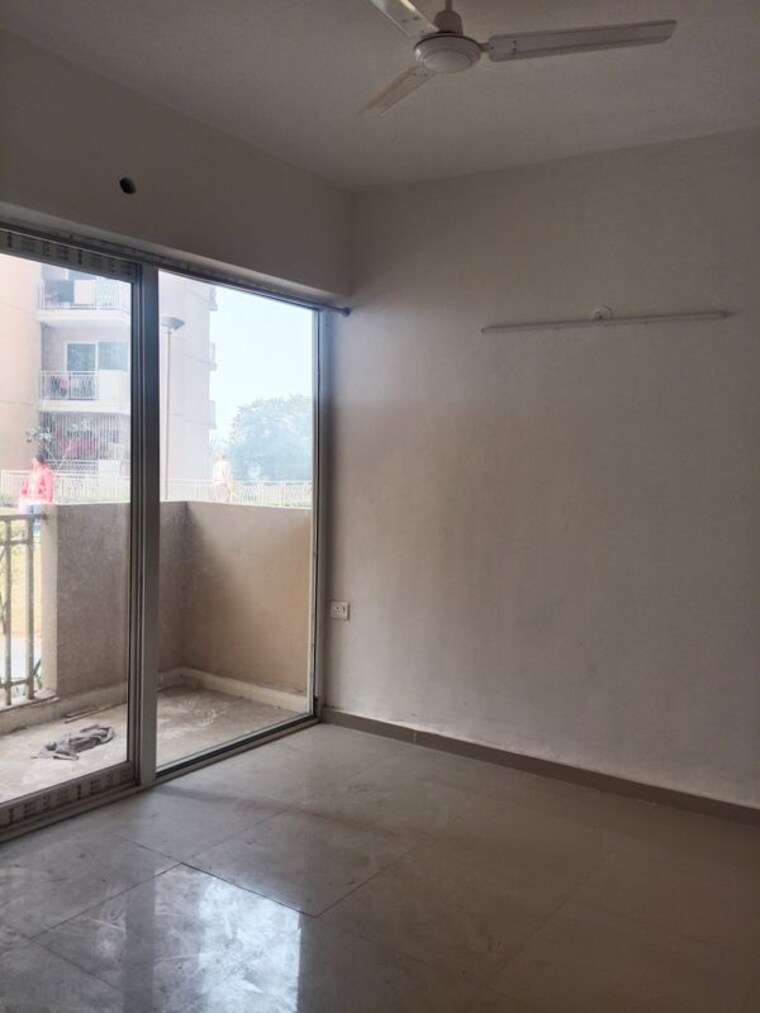 Room, sector 16c greater noida 3 Bedroom 1225 Sq.Ft. Apartment In Sector 16c Greater Noida Greater Noida 9791683