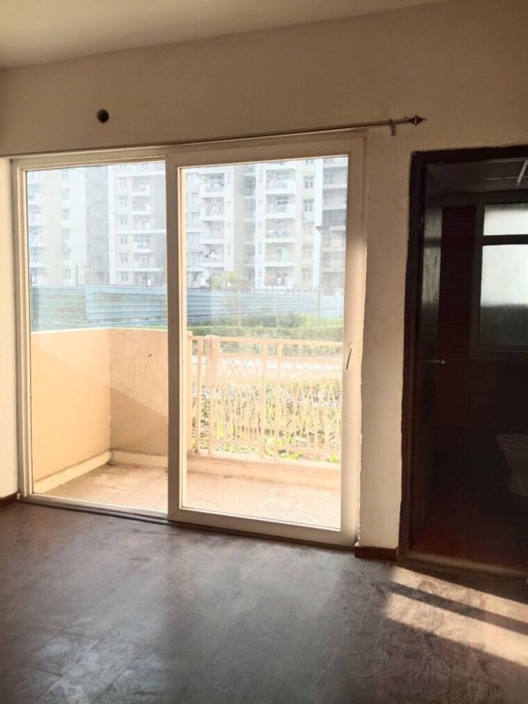 Room, sector 16c greater noida 3 Bedroom 1225 Sq.Ft. Apartment In Sector 16c Greater Noida Greater Noida 9791683