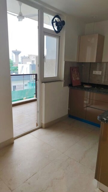 Room in 2.5 BHK Builder Floor at BPTP Astaire Gardens, Sector 70a – for Rent