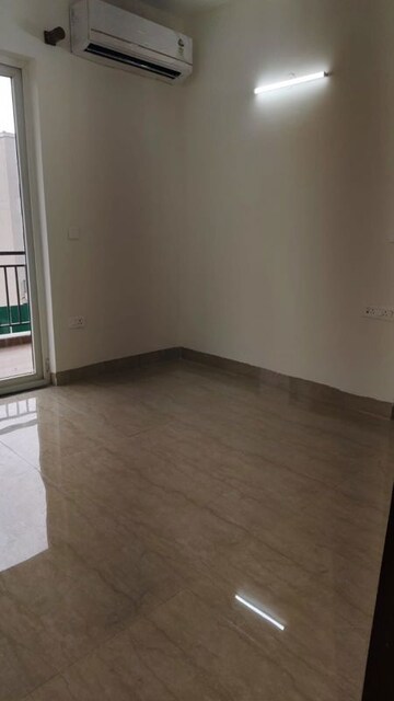 Room in 2.5 BHK Builder Floor at BPTP Astaire Gardens, Sector 70a – for Rent