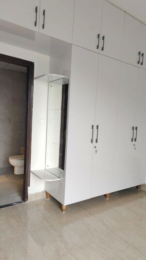 Room in 2.5 BHK Builder Floor at BPTP Astaire Gardens, Sector 70a – for Rent