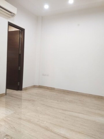 Room in 6+ BHK Independent House at Maharani Bagh – for Sale