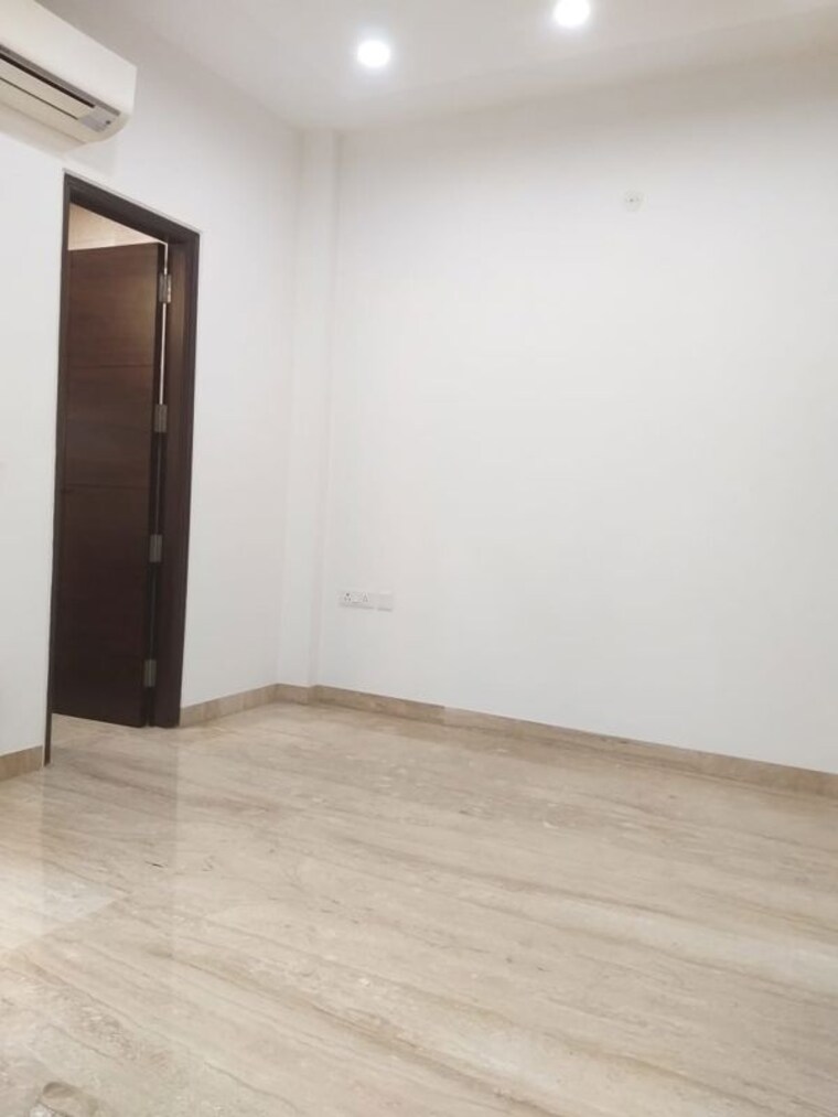Room, maharani bagh 6+ Bedroom 816 Sq.Yd. Independent House In Maharani Bagh Delhi 9791890