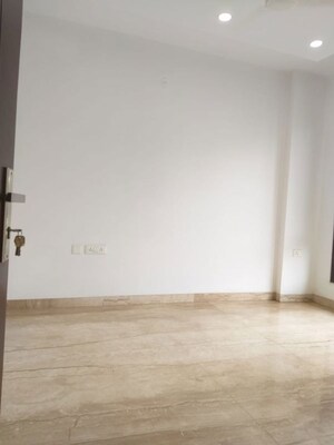 Room in 6+ BHK Independent House at Maharani Bagh – for Sale