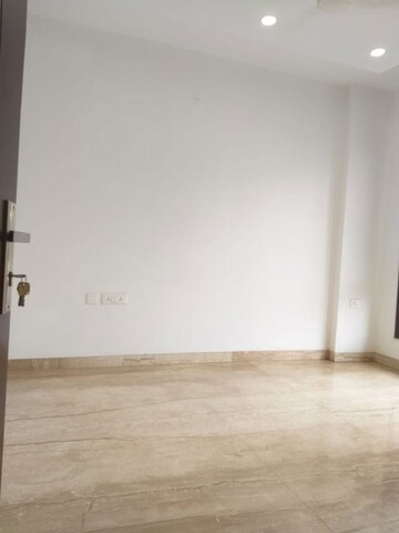 Room in 6+ BHK Independent House at Maharani Bagh – for Sale