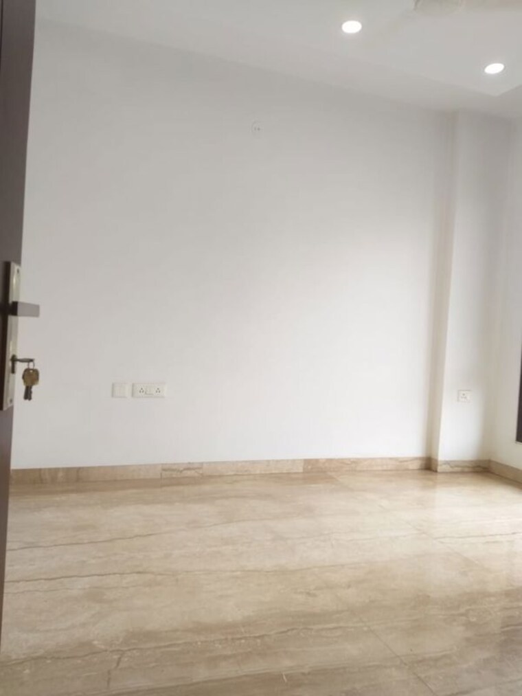 Room, maharani bagh 6+ Bedroom 816 Sq.Yd. Independent House In Maharani Bagh Delhi 9791890
