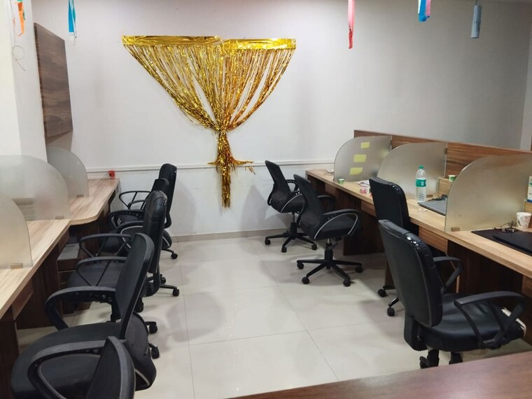 Team Area, alkapuri Commercial Office Space 500 Sq.Ft. In Alkapuri Vadodara 9791897