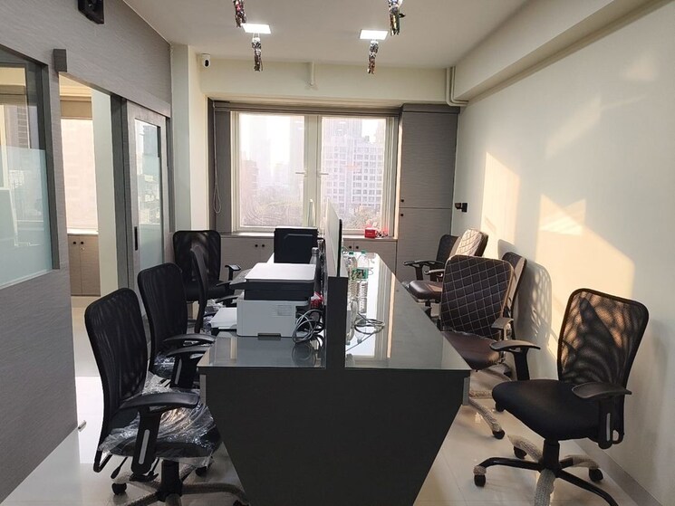Team Area, one-world Commercial Office Space 400 Sq.Ft. In Malad West Mumbai 9791967