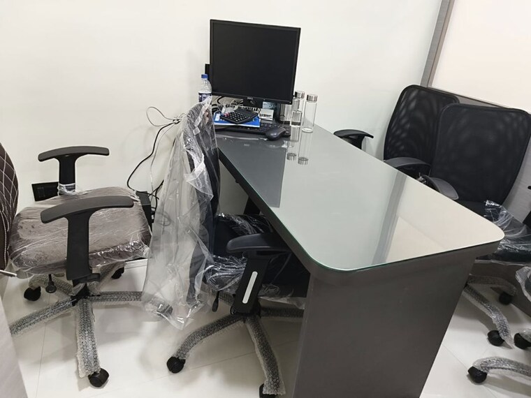 Team Area, one-world Commercial Office Space 400 Sq.Ft. In Malad West Mumbai 9791967