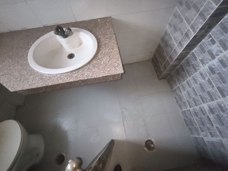 Bathroom, logix-blossom-county 2 Bedroom 1040 Sq.Ft. Apartment In Sector 137 Noida 9792109