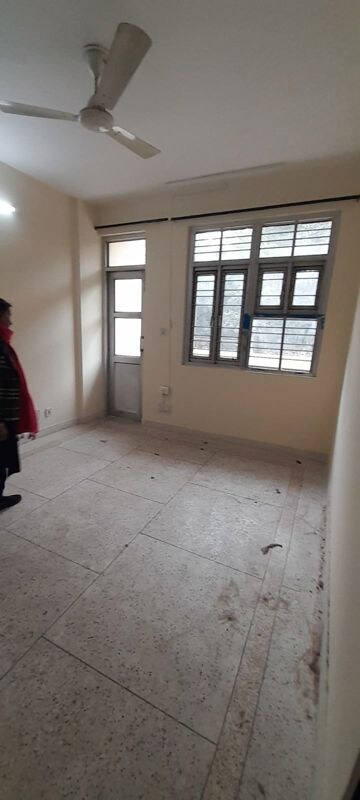 Room in 3 BHK Apartment at Sector 18 Dwarka – for Rent
