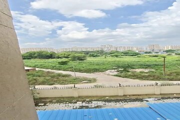 Swimming Pool in 2 BHK Apartment at Amrapali Exotica, Sector 50 – for Sale