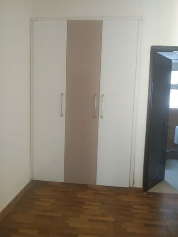 Room in 3.5 BHK Apartment at Sector 75 – for Rent