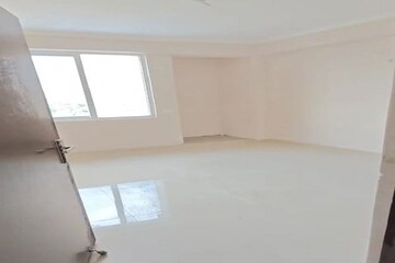 Room in 2 BHK Apartment at Amrapali Golf Homes, Sector 4 Greater Noida – for Sale