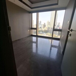 Room in 4 BHK Apartment at Lodha Trump Tower, Kamala Mill – for Rent