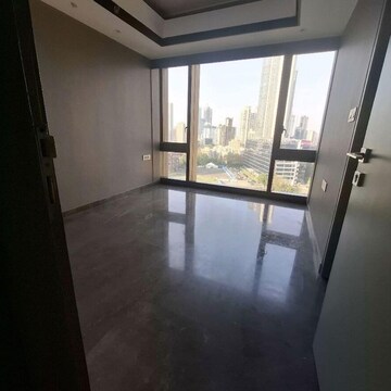 Room in 4 BHK Apartment at Lodha Trump Tower, Kamala Mill – for Rent