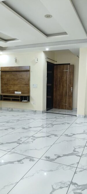 3 BHK Builder Floor For Rent in Surendra Avenue 69, Sector 69
