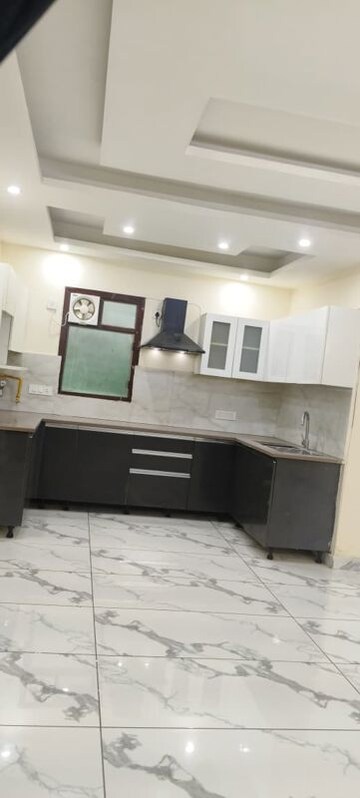 Kitchen in 3 BHK Builder Floor at Surendra Avenue 69, Sector 69 – for Rent