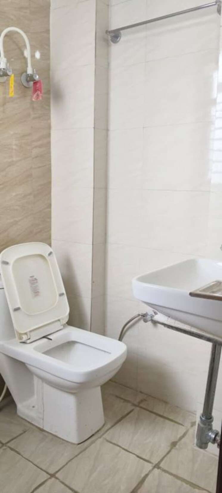 Bathroom, surendra-avenue-69 3 Bedroom 1650 Sq.Ft. Builder Floor In Sector 69 Gurgaon 9792147