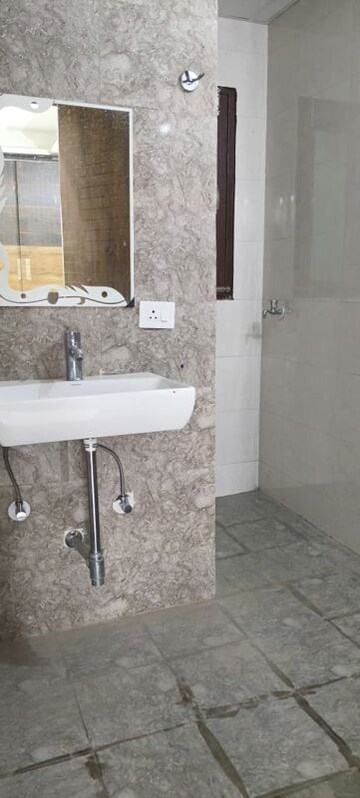 Bathroom in 3 BHK Builder Floor at Surendra Avenue 69, Sector 69 – for Rent