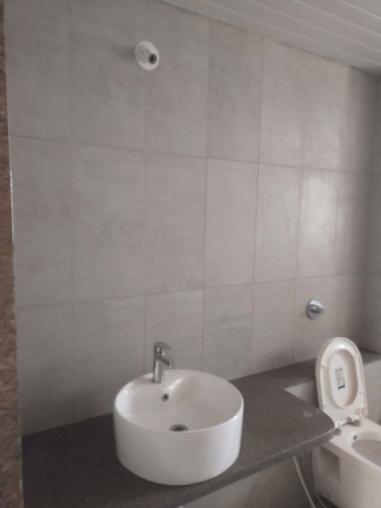 Bathroom, skyi-songbirds 3 Bedroom 1500 Sq.Ft. Apartment In Bavdhan Pune 9792137